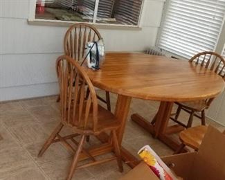 Solid & sturdy dining set seats 4