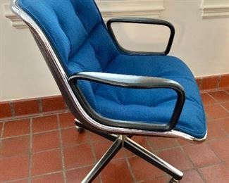 $295 -  Charles Pollack / Knoll Blue Executive  Desk Chair, 32.5" H x 23" W x 27" D, seat height is 18.5" AS IS - MISSING ONE BUTTON - MISSING LEVER . 