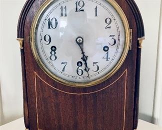 $100 -  Vintage Mantle clock; as is 