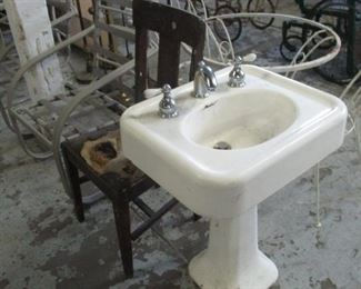 Antique pedestal sink