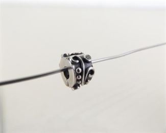 Authentic PANDORA #790380 CZ Tendril Clip Charm Bead
