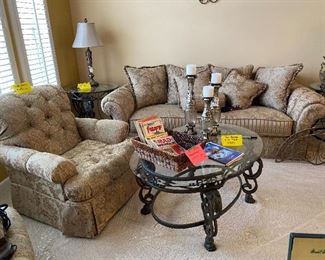 Living room furniture; sofa, 2 chairs, coffee table