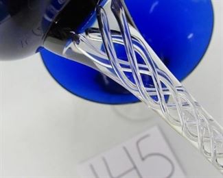 Gorgeous glass braiding like detail inside the glassware stems