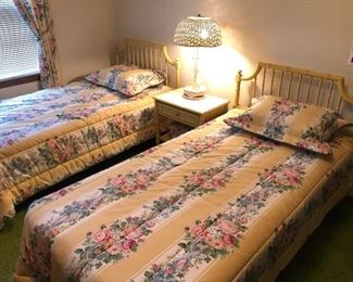 Thomasville Twin Bedroom Set
