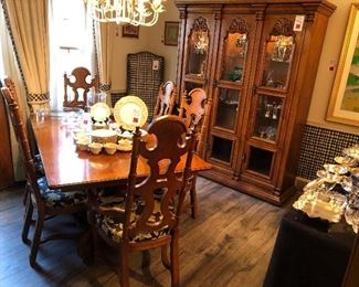 Drexel “Valero” Dining Table w/2leaves
6 Matching Chairs
Matching China Cabinet
Wedgwood “Florentine” China