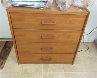 4-drawer chest