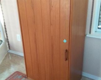 Medium storage chest