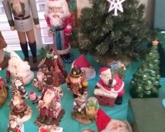 Santas & nutcrackers