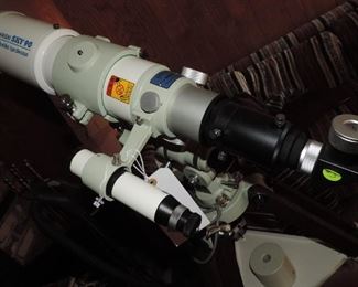 Takahashin Sky 90 Telescope WITH mount and Scope Buggy and accessories