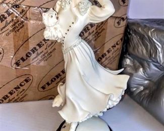 1997 Florence Original Giuseppe Armani Figurine 0320F , Winter Fun Signed and Dated, Initialled, Stamped and in Original Packaging