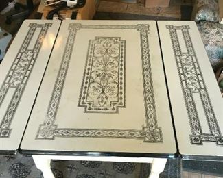 https://www.ebay.com/itm/114561556205	FL0002 ANTIQUE ENAMEL BREAKFAST TABLE WITH LEAVES Pickup Only		 Buy-it-Now 	 $250.00 
