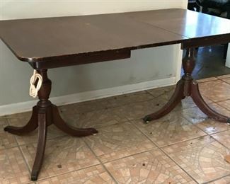 https://www.ebay.com/itm/114561594271	FL0009 Duncan Phyfe SOLID WOOD TABLE DESK WITH 1 LEAF EXTENSION Pickup Only	300	 OBO 
