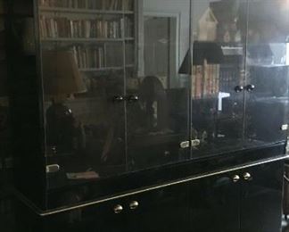 https://www.ebay.com/itm/124474088739	FL0020 VINTAGE BLACK AND GOLD Display Cabinet W/ GLASS DOORS Pickup Only		 Buy-it-Now 	 $149.99 
