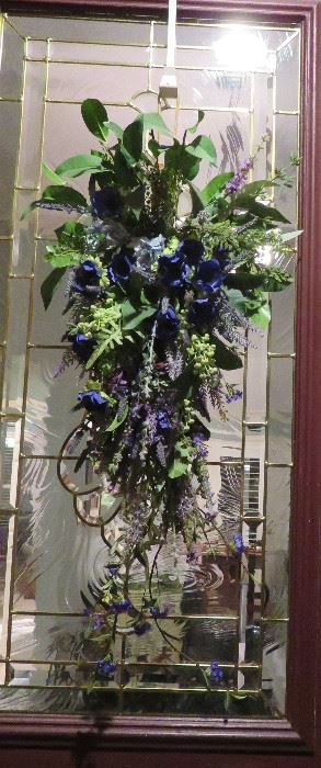 Teardrop floral arrangement