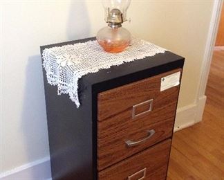 Filling cabinet/doily/Oil lamp