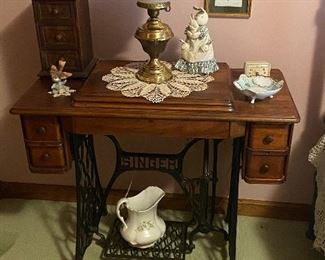 Vintage treadle sewing machine - Singer