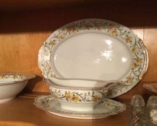 Platter & gravy boat