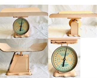 #66) $10 NOW 50% OFF (was $20) PINK Baby scale with Elephant and Bear Doll on the face. 1950s Nursery Scale by Vintage American Family. Used and as is condition as shown. (1 of 2 views) 