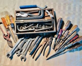 #95)$24.50 NOW 30% OFF (was $35) 30 pc plus asst tools and large set of hex wrenches in old box . 