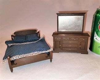 Dollhouse bedroom furniture $5. 