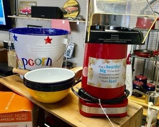 CUISINART EASY POP HOT AIR Popcorn Popper and Popcorn Bucket & Bowls