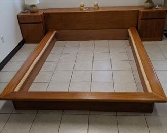 Beautiful and complete with all the parts and assembly instructions!