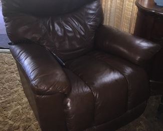 Power recliner - By Lazy Boy.