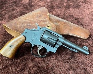 WW2 Smith & Wesson Victory Model 38 Special Revolver with Holster(SN 428527)