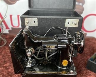 Singer Featherweight Sewing Machine with Accessories(SN AJ121297)