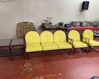 Immaculate Vintage Outdoor Patio Set