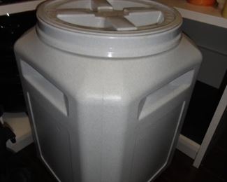 Extra Large Vittle Vault