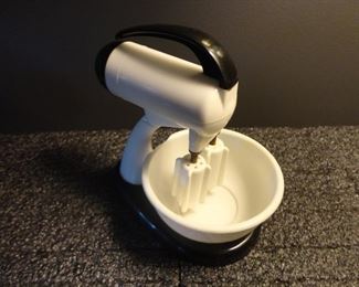 Standing Cake Mixer Salt & Pepper