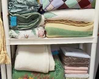 quilts, linens