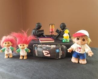 https://ctbids.com/#!/description/share/681958 Cast Iron Book Ends and Vintage Toy Collection
Nascar Phone, Trolls, Marine Band Harmonica, Easter Rolling Toy, and More!

