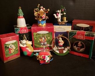 https://ctbids.com/#!/description/share/687577 Kris and the Kringles provide the entertainment for this Christmas crew. Add some new batteries and you can hear them play, too. Six jovial ornaments to adorn your tree. All come in the original boxes.