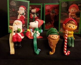 https://ctbids.com/#!/description/share/687578 Adorable Vintage Hallmark Stocking Hangers Snoopy, Santa, and two adorable elves will watch over your stockings while you sleep. All come with original boxes.
