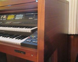 Gulbransen Organ C-2000