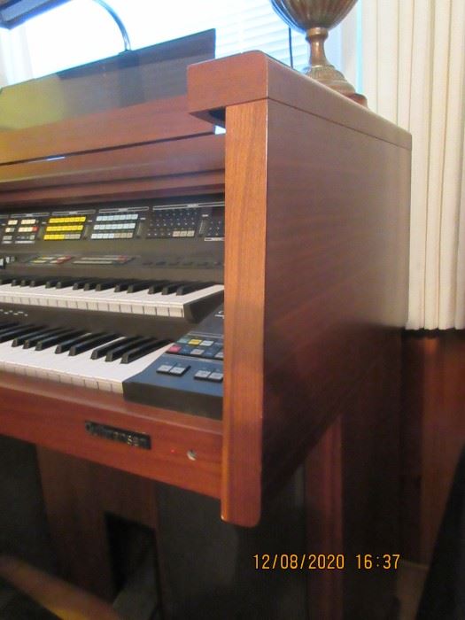 Gulbransen Organ C-2000