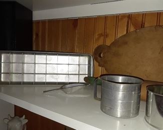 Vintage Farmhouse Decor Collectables 