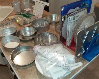 Wilton baking pieces, cake decorating
