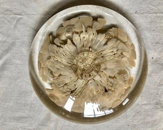 $20 Signed "House of Glass" Indiana glass paperweight 