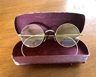 $20 Vintage gold rimmed glasses in original case 