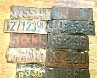 $75 Lot of 10 vintage license plates 