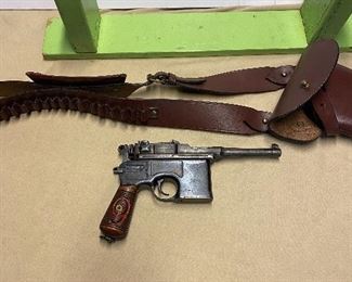 WW1 Mauser Broomhandle Red 9  9mm Pistol(SN 28193/non matching numbers) 