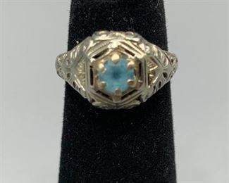 Adorable 18k White Gold Ring