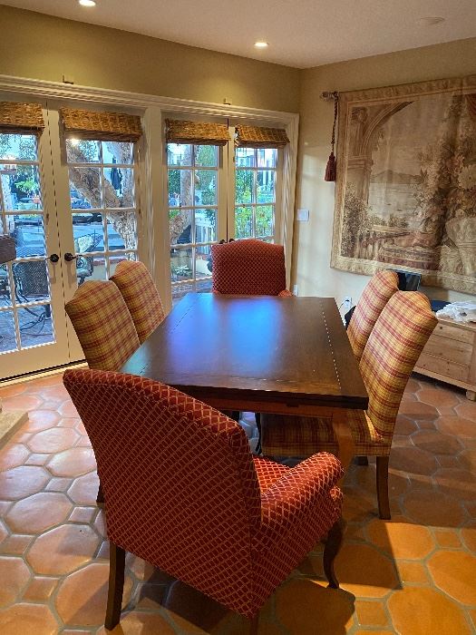 Howard Miller Woodmark Dining room set with 6 chairs .Measures 60x40
650.00