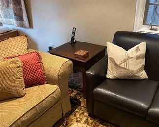 Howard Miller Woodmark sofa
8 foot sofa 
200.00