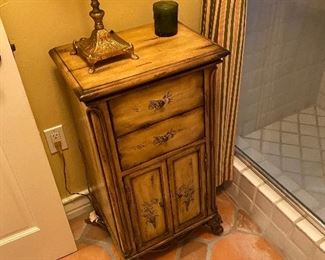 PULASKI SMALL CABINET 
35x18x12
100.00
