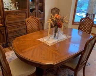 $500 Thomasville trestle style dining table with 6 matching lattice back chairs: 2 arm chairs and 4 side chairs. Chairs have cushions.  Excellent condition.  
.
Table has 2 leaves and full set of protective table pads.  Measurements 72L 45W plus 2 leaves at 20W each. Maximum length 112”. 
.
Buffet cabinet and triple wide storage cabinets also available to coordinate.  
