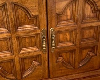 $100 Sideboard Server Buffet Cabinet.  Top opens out to full 76”w with black protective top finish. Measures 38w 18d 32h when closed.  Bottom cabinet has a drawer.  Great piece!  Thomasville.  See other listing for coordinating dining table and wall unit china storage.